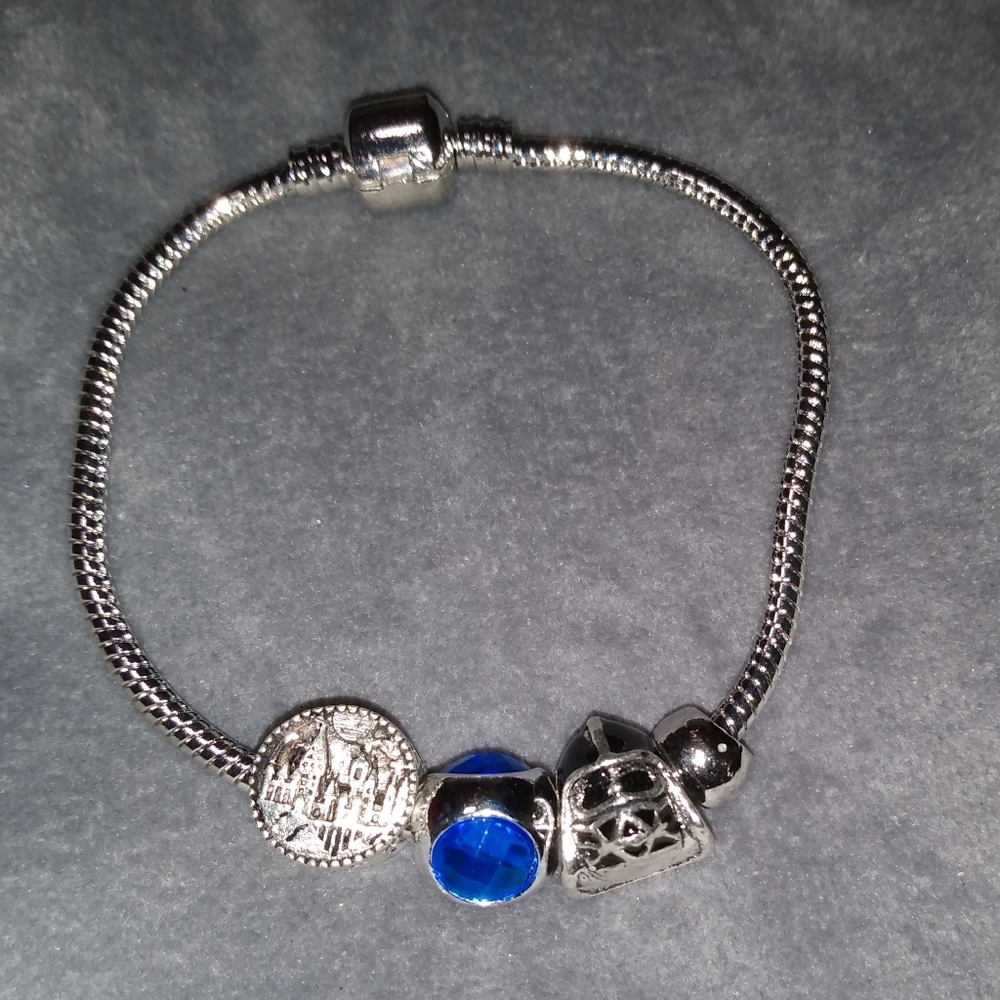 Star wars look charm with bracelet